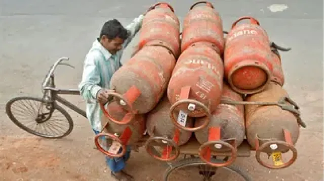 झारखंड में हड़कंप: मंत्री ने दी खुली चेतावनी !