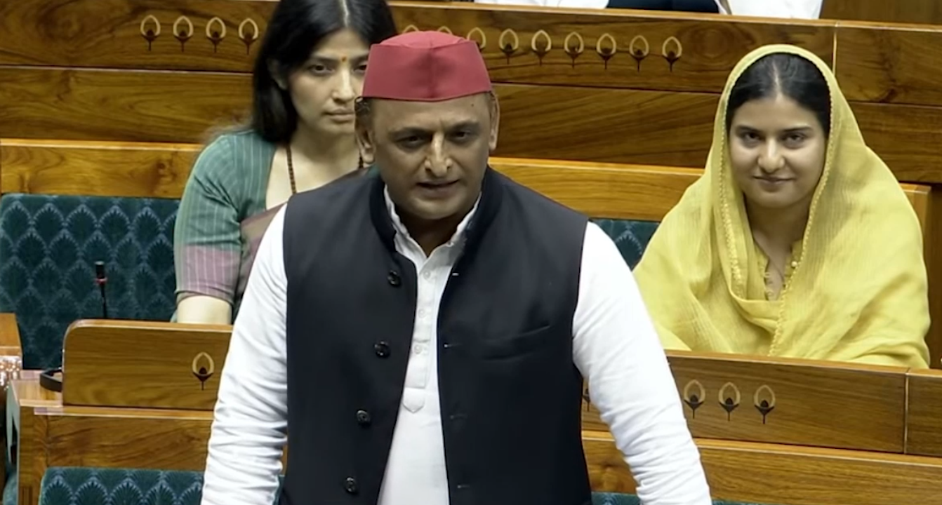 लोकसभा में दहाड़े अखिलेश! बोले जो चढ़ावा नहीं बचा सके, वो पेपर लीक कैसे बचाएंगे ?