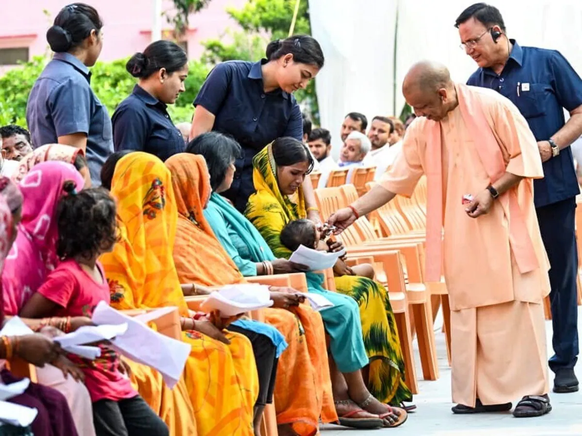 CM Yogi Land Mafia Action: गोरखनाथ मंदिर में अचानक हुआ बड़ा फैसला