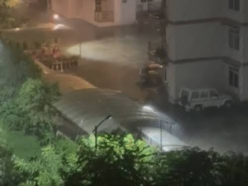 लखनऊ में थमेगा झमाझम बारिश का दौर: शनिवार से लखनऊ और पूर्वी यूपी में कमजोर पड़ेगा मानसून, सिर्फ बूंदाबांदी के आसार।