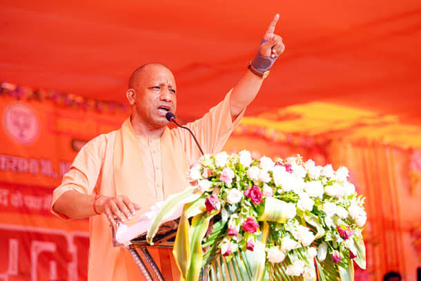 CM Yogi Mafia Action: माफिया के खिलाफ सख्त निर्देश, युवाओं के भविष्य को सुरक्षित करने के लिए उठाया बड़ा कदम