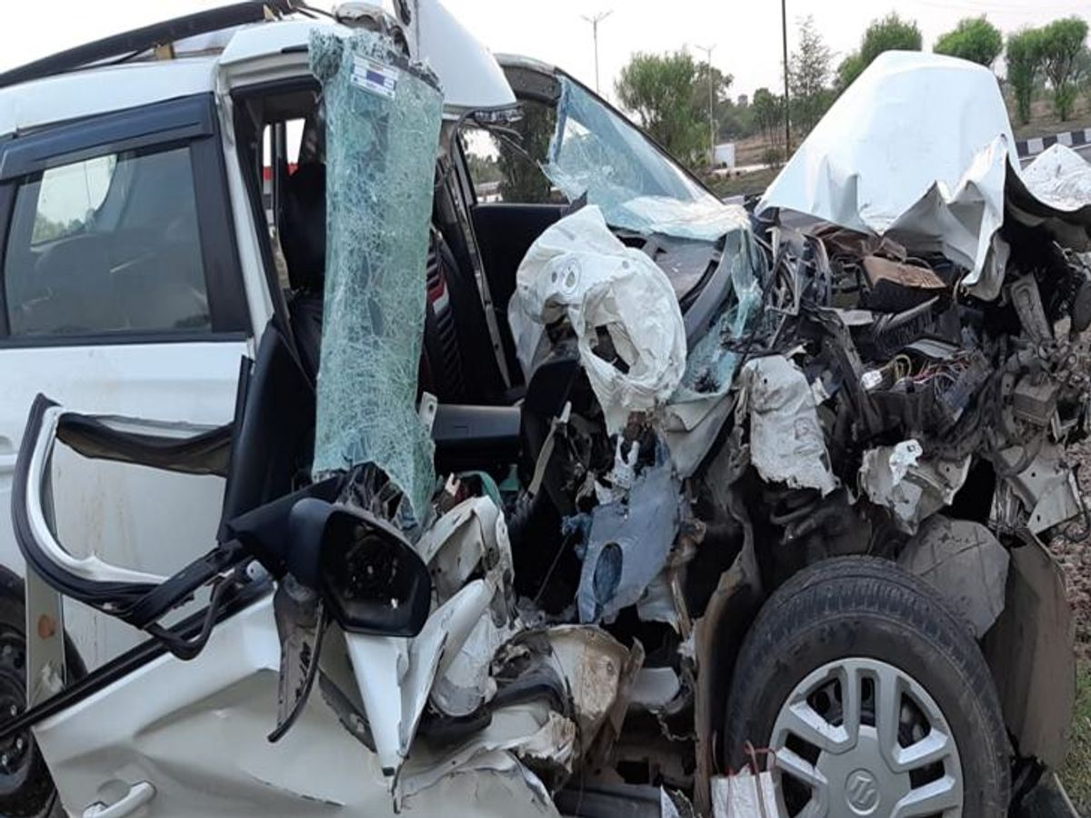 Indore Dhar Road Accident 3 Relatives Die: राखी बांधने जा रहे परिवार पर टूटा दुखों का पहाड़
