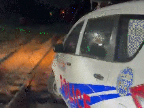 अमृतसर में नशे में धुत पुलिसकर्मी ने रेलवे ट्रैक पर चढ़ाई PCR गाड़ी, वायरल वीडियो के बाद जांच शुरू