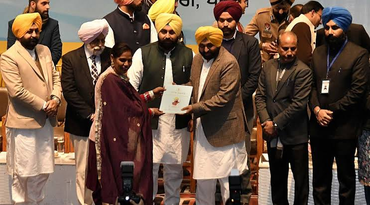 Punjab CM Honors Teachers: मोहाली में 50 अध्यापकों को मिला राज्यस्तरीय सम्मान, सीएम मान बोले—मार्गदर्शन ही असली ताकत