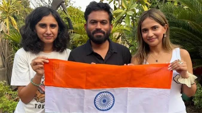 अभिजीत दीपके हिरासत में, तिरंगा फहराने की तैयारी के बीच दिल्ली में हलचल